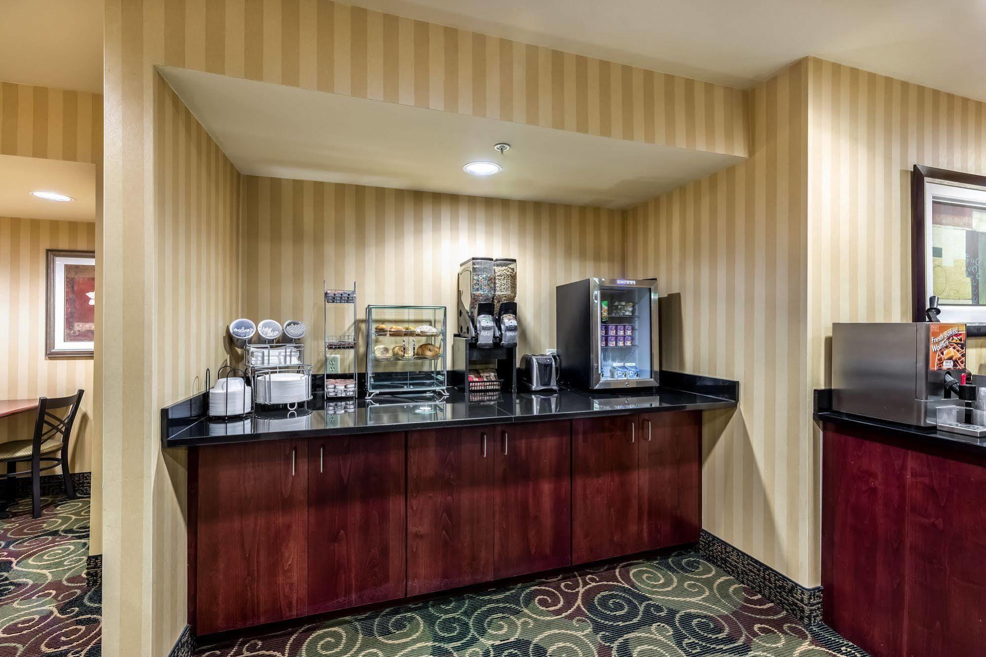 Cobblestone Inn & Suites - Vinton, Ia Εξωτερικό φωτογραφία